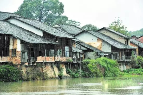 浏阳河畔达浒镇古老的吊脚楼 郴州市北湖区