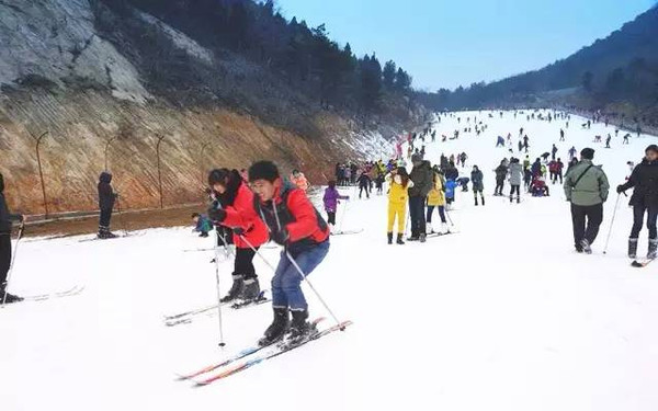 方城七峰山滑雪场