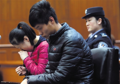 23岁妈妈未婚生子怕被发现扎死男婴 男友帮忙抛尸