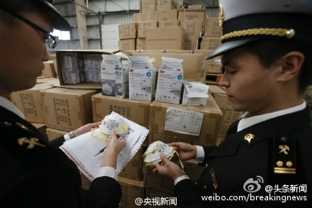 上海海关查获近12万只假冒3M口罩 有害健康