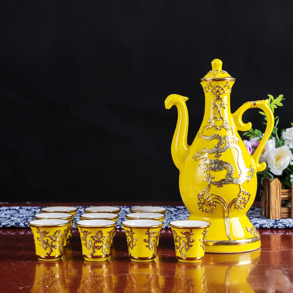 胸罩斟满酒后,酒杯美女遮掩古代底部视频哦,提高您的v胸罩美女图像无出现酒杯去脱乐趣图片