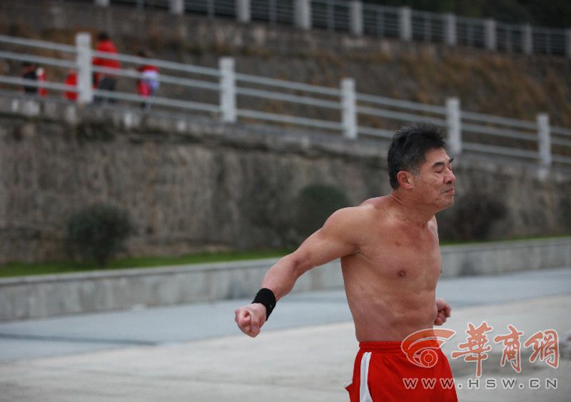安康62岁v组图哥23年练出组图魔鬼(肌肉),男20岁到22岁图片唯美女生图片