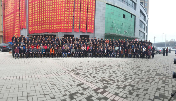 来自河南省政府,二七区,百荣世贸商城,百荣华中商会和河南省酿酒协会