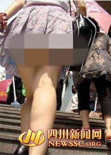 教师乘公交车猥亵少女 手机藏大量色情片(图)