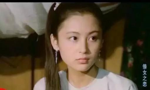 1989年陈红还主演了电影《傣女之恋,一袭白衣,清新清丽又清纯