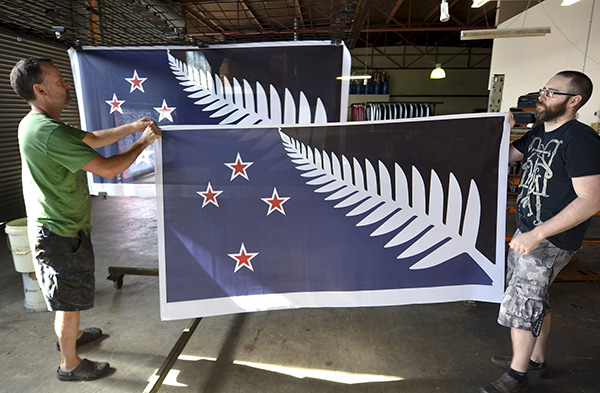 当地时间2015年11月24日，新西兰奥克兰，工厂内展示着新设计的国旗样式。 视觉中国 图