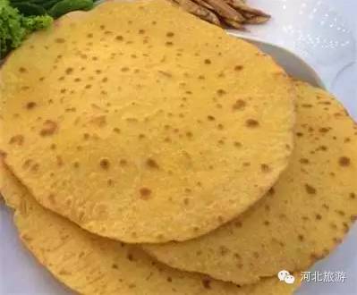 定兴特产,棒子面饼又称棒子面饽饽,玉米面饼,其主要原料是玉米(又名
