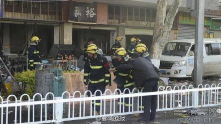 昆明小吃店爆燃致21伤 路人:米线锅从头顶飞过