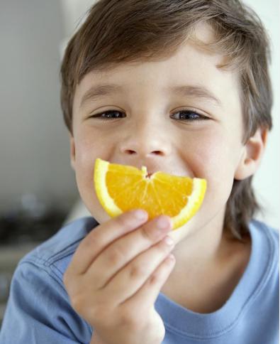 宝宝过量吃橘子当心变成小黄人