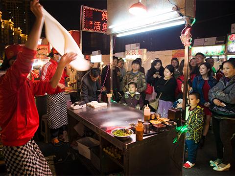 在南宁吃海鲜去那好_南宁最火爆的美食街让吃货彻底疯狂