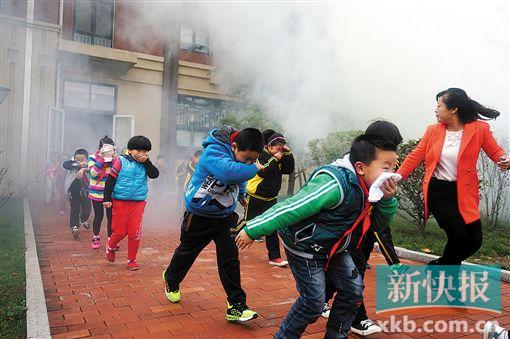 深夜遇火灾 初中生用学校所教消防知识救了一家人