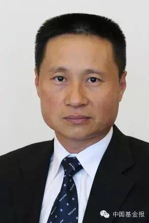 时间回到2013年,开放式基金发展的初期,当年沪指总体上涨10.27%,博时基金基金经理肖华管理的博时增长基金把握住了汽车股的大行情,全年以34.35%的单位净值涨幅夺得偏股基金冠军桂冠。