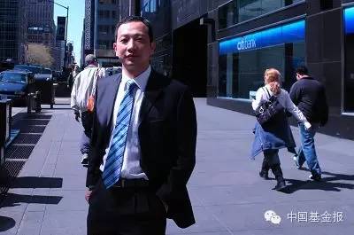 2005年是A股漫漫熊市的终结之年,上证综指在跌破1000点大关之后迅速回升并孕育了2006到2007年的大牛市,但2005年全年上证综指跌幅为8.33%。当年,广发基金何震管理的广发稳健取得16.93%的单位净值涨幅,成为年度冠军。