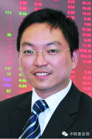 2011年股市全面下跌,以创业板为代表的成长股泡沫破灭。上证综指全年跌幅为21.68%,低估值蓝筹股表现相对看跌,由博时基金夏春管理的博时增长基金全年单位净值仅下跌7.94%,成为年度抗跌冠军。