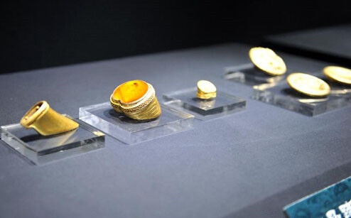江西省博物馆展出马蹄金、金饼等文物