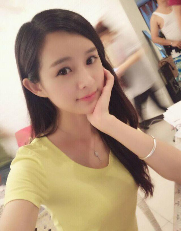 搞笑gif内涵图:妹子的头发是刚刚做的吧!