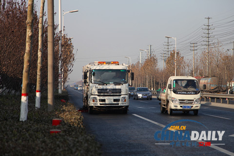 临淄公路养护车辆无牌上路,公路局称会整改