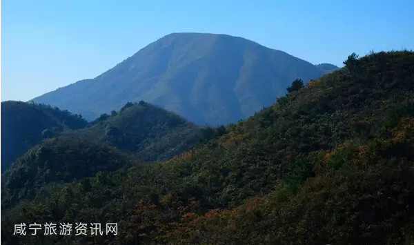 咸宁山行者攀登九宫山最高峰白石尖