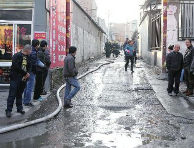 西安一民房起火引燃另4间民房 2岁男童被救出