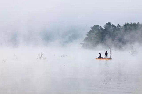 一重山,两重山 山远天高烟水寒