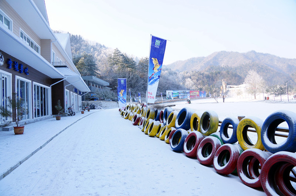 留坝县紫柏山国际滑雪场开园惠民活动多