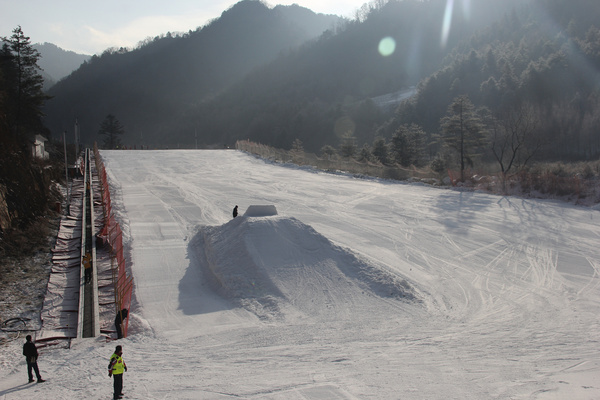 留坝县紫柏山国际滑雪场18日隆重开园