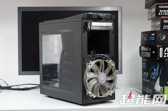 这就是那台需要升级的PC主机,机箱什么的就不要在意了