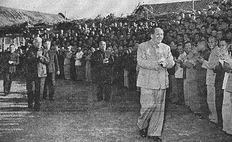 1963年10月10日,毛主席等党和国度指带人接见八个专业会的所拥有代表,全国城市工干会为八个会之壹。