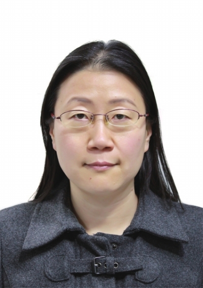 李燕鸿,女,40岁,毕业于德国马普胶体与界面研究所,博士.