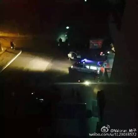 西安高校一女生男生里被前校园捅伤喜欢身亡男友的高多不治女生图片