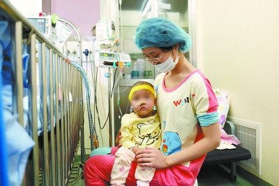 2岁女童患怪病体重仅13斤 北京脐带血千里驰援
