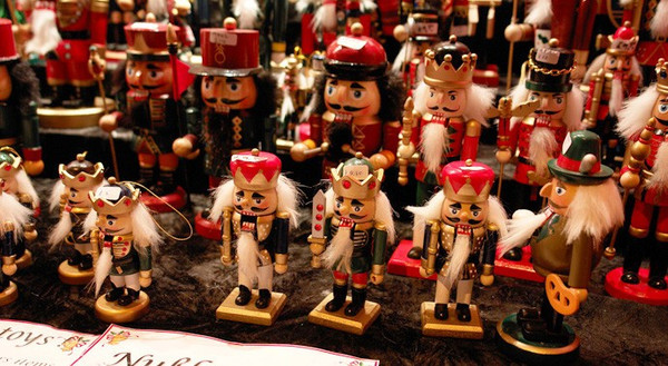 3,胡桃钳[英]nut cracker[德]nussknacker)
