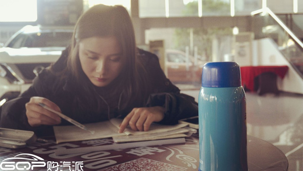 老婆不在家,姨妹子当车模