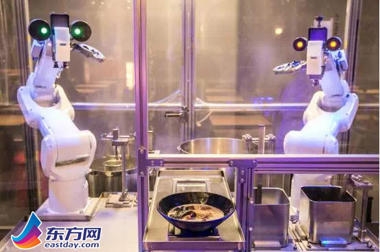 机器人拉面店现上海 平均90秒做一碗面