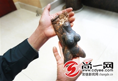 湖南村民挖到罕见人形肉灵芝 有手有脚还有胸