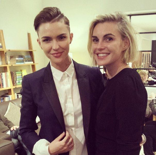 ruby rose 与 phoebe dahl 相遇的过程有一段浪漫的经历,ruby 当然仍