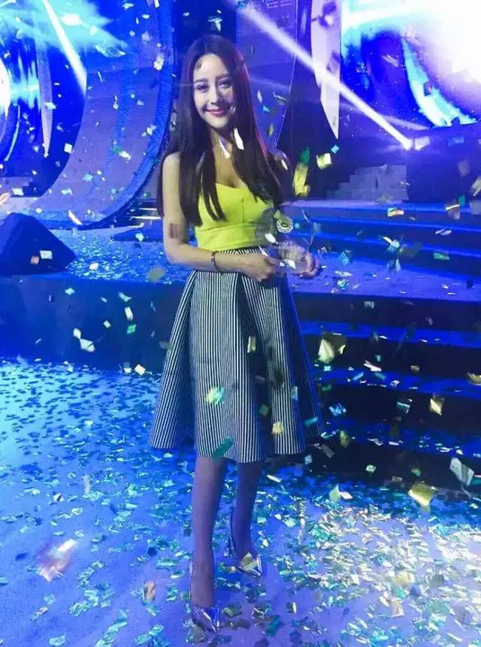 【560元做微商】女神张盼盼带你月赚10万,比面膜更暴利!