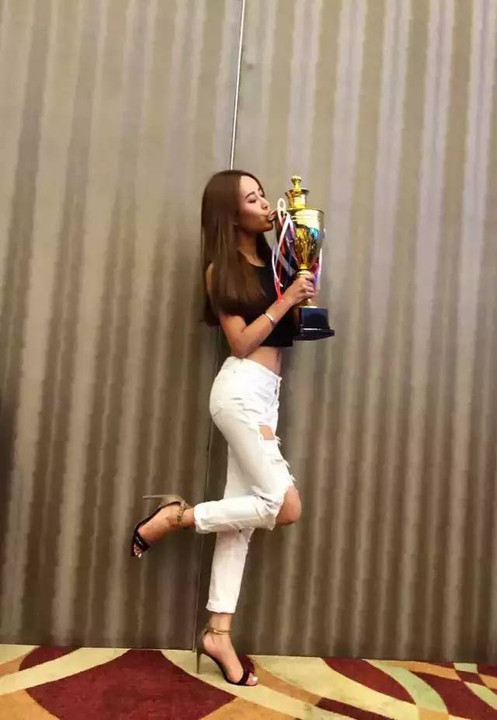 【560元做微商】女神张盼盼带你月赚10万,比面膜更暴利!