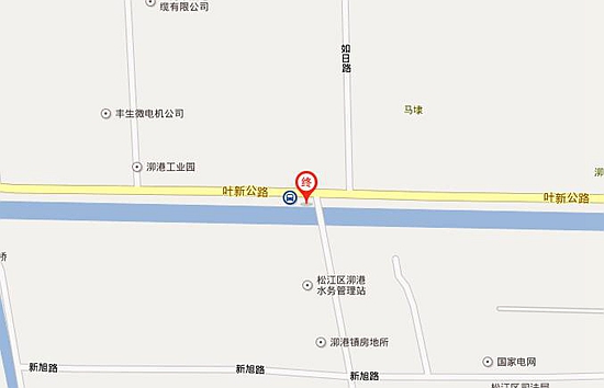 上海货车冲入河中 致车上四人死亡