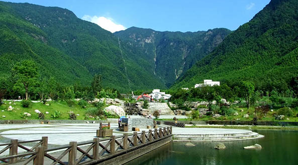 垫江县明月山风景名胜区2002年7月被重庆市人民政府批准为市级风景