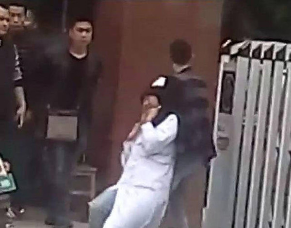 广东发生医患纠纷 女护士被劫持后身亡