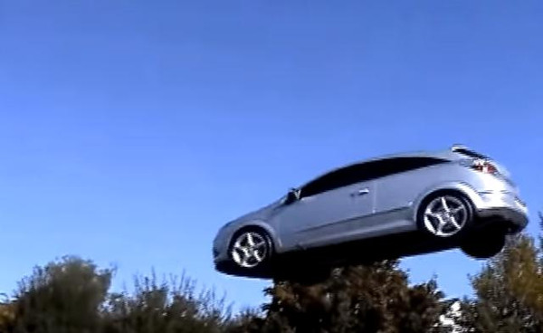 国外惊现反重力"汽车",竟然还能在空中自由转弯