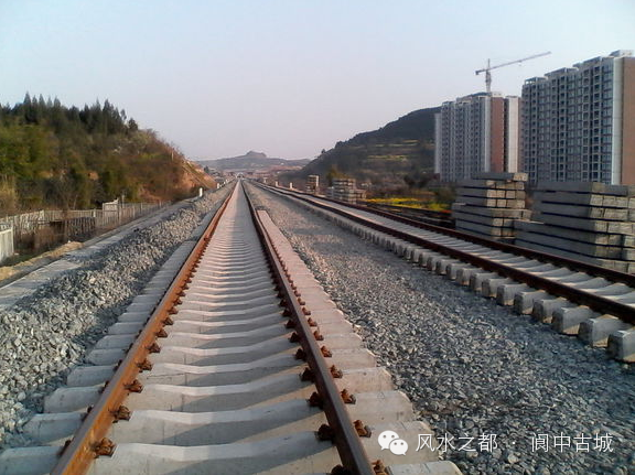 【风水之都·阆中古城】兰渝铁路重庆至广元段今建成通车 坐火车2小时