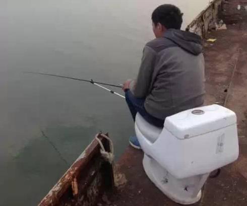 钓鱼让人爆笑的图片!