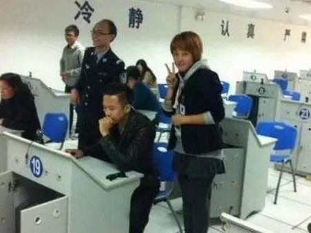 明星考驾照,他们也是人