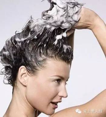 经期洗头发会更容易得癌症吗