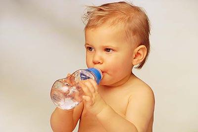 宝宝一天应该喝多少水?