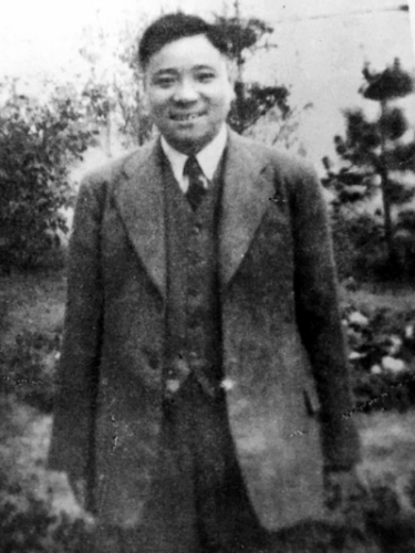 1939年秋，袁殊摄于上海。