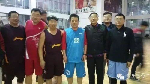 毕福剑现身吉林参加慈善活动(图)