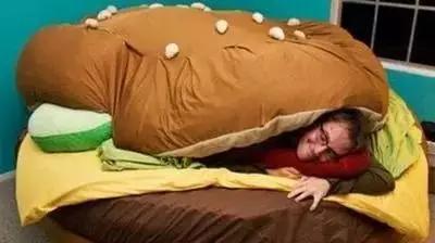 搞笑图片:汉堡睡床能睡的着么就不怕被吃了